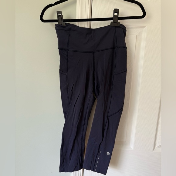 Lululemon Women’s 6 Fast and Free Crop 19” Navy Blue - Picture 1 of 3